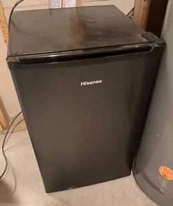 lot 119 image: Hisense Small Beverage Fridge
