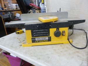 lot 11 image: Central Machinery 6 18 JointerPlaner