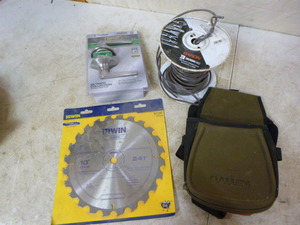 lot 21 image: Garage Items