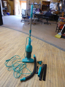 lot 31 image: Joy HandheldStick Vacuum