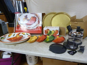 lot 37 image: Serving Dishes