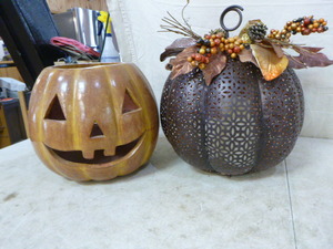 lot 44 image: Pumpkin Dcor