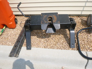 lot 2 image: Reese 5th Wheel Hitch