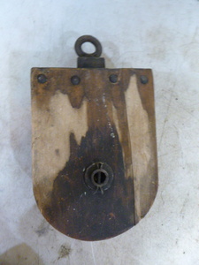 lot 52 image: Large Vintage Pulley
