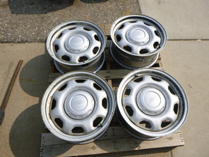 lot 55 image: Set of 4 Ford 17 Rims