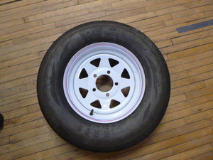 lot 58 image: Road Runner RR65 Tire on Rim