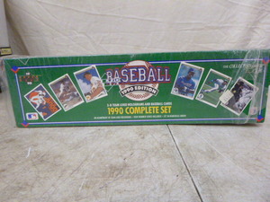 lot 72 image: 1990 Upper Deck Baseball Card Set 1-800