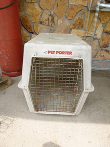 lot 99 image: Petmake Pet Porter Dog Kennel
