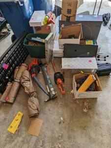 lot 201 image: Lot Of Garage Items