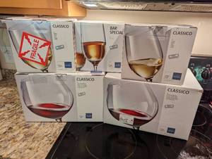 lot 14 image: White And Red Wine Glasses