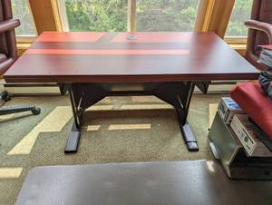 lot 70 image: Office Desk
