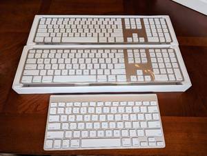 lot 84 image: Apple Keyboards