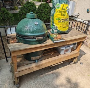 lot 1 image: Big Green Egg SmokerBBQ