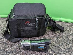 lot 323 image: Sony High Def 1080i Handycam