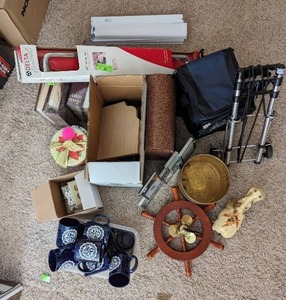 lot 369 image: Large Collection of Misc HousewaresDcor