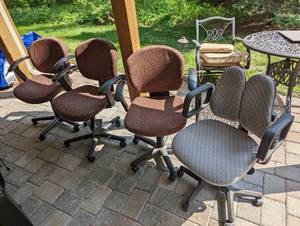 lot 390 image: Four Office Chairs