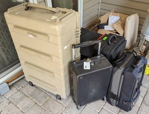 lot 392 image: Collection of Luggage
