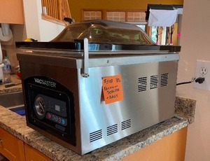 lot 518 image: #518 VACMASTER professional food sealer with bag suppy