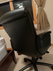lot 512 image: Executive Office Chair