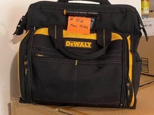 lot 516 image: DeWALT Tool Bag