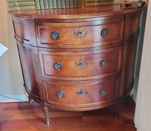 lot 314 image: Old Chest Of Drawers