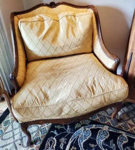 lot 320 image: Large Armed Sitting Chair