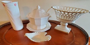 lot 353 image: Ceramic Centerpiece Items