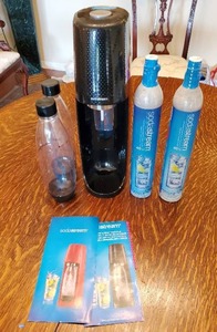 lot 371 image: SodaStream