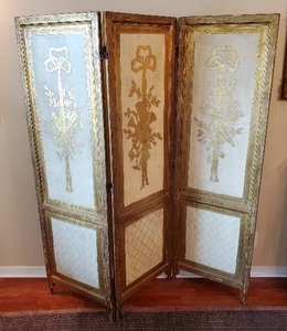 lot 373 image: Old Folding Privacy Screen