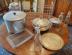 lot 380 image: Collection Of Kitchen Items