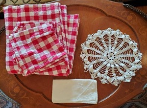 lot 383 image: Collection Of Linens