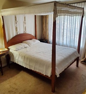 lot 403 image: Queen Size Four-Poster Bed