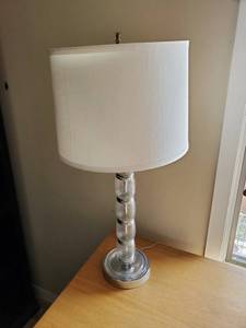 lot 412 image: Table Lamp