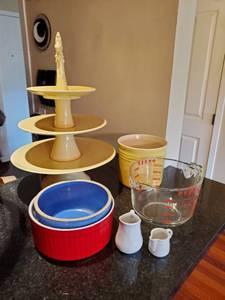 lot 454 image: Collection Of Kitchen Items