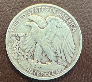 1943 WALKING LIBERTY HALF DOLLAR  90% SILVER
