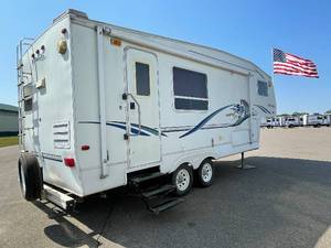 2002 Keystone Cougar 245EFS 5th Wheel NO RESERVE