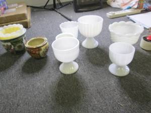 lot 16 image: 10 assorted flower pots mostly milk...