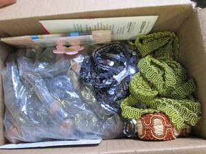 lot 36 image: buttons ,scissors and trims ...