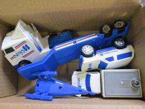 lot 49 image: kare 11 promotional toy set ...