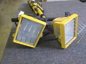 lot 72 image: work light works but 1 lamp neds ne...