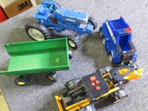 lot 258 image: lot of toy tractor s, wagon and tru...
