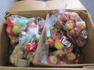 lot 260 image: box of 12 bags of apples ...