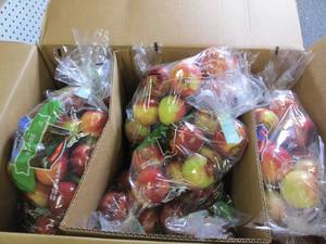 lot 261 image: 14 bags of apples ...
