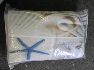 lot 302 image: bathroom rug and shower curtain...
