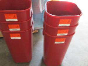 lot 322 image: 6 garbage canssharps containers lo...