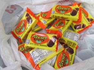 12- 1,2 oz Reeses Peanut Butter Eg...