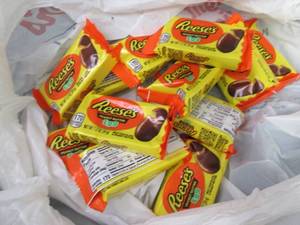 12- 1,2 oz Reeses Peanut Butter Eg...