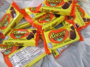 12- 1,2 oz Reeses Peanut Butter Eg...