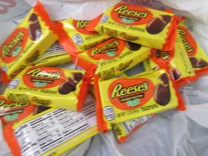 12- 1,2 oz Reeses Peanut Butter Eg...