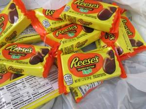 12- 1,2 oz Reeses Peanut Butter Eg...